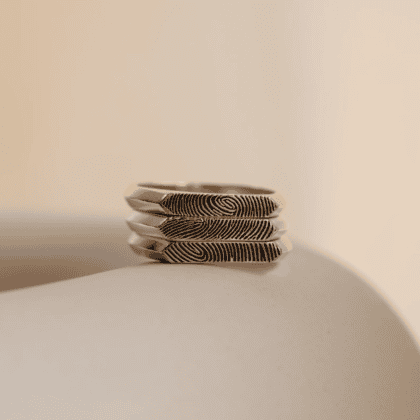 Handmade fingerprint pattern silver ring, custom jewelry design, stylish and unique accessories, modern silver jewelry, minimalist jewelry piece for women.