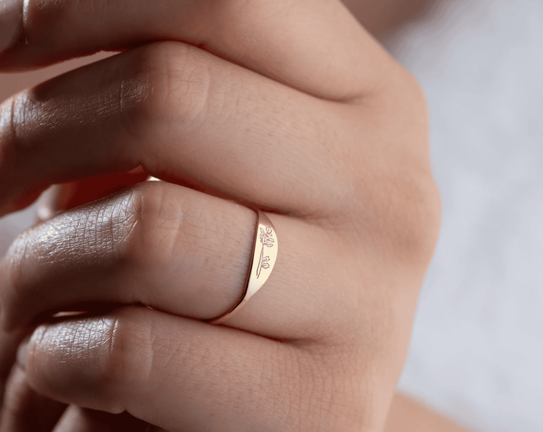 Delicate gold personalized jewelry ring with engraved rose design for women, handcrafted fine jewelry for special occasions and everyday elegance.